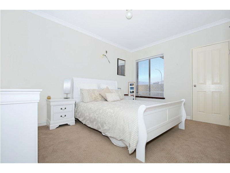 11 Orania Pass, Halls Head WA 6210