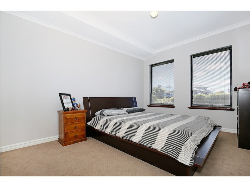 11 Orania Pass, Halls Head WA 6210