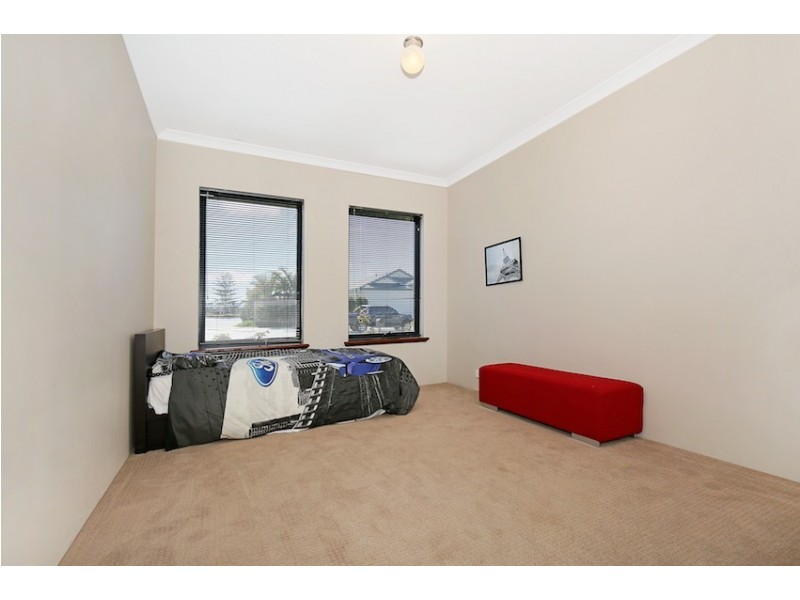 11 Orania Pass, Halls Head WA 6210