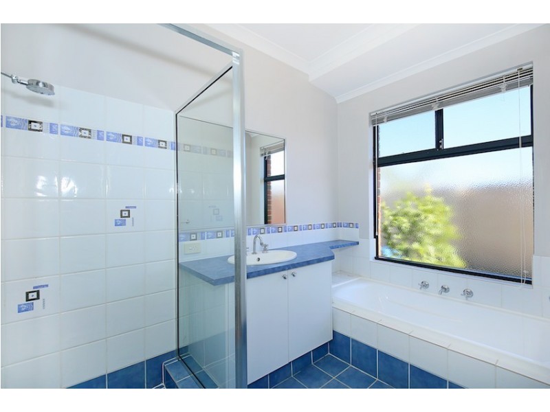 11 Orania Pass, Halls Head WA 6210