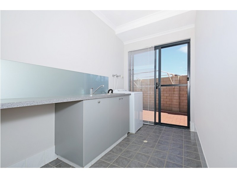 11 Orania Pass, Halls Head WA 6210
