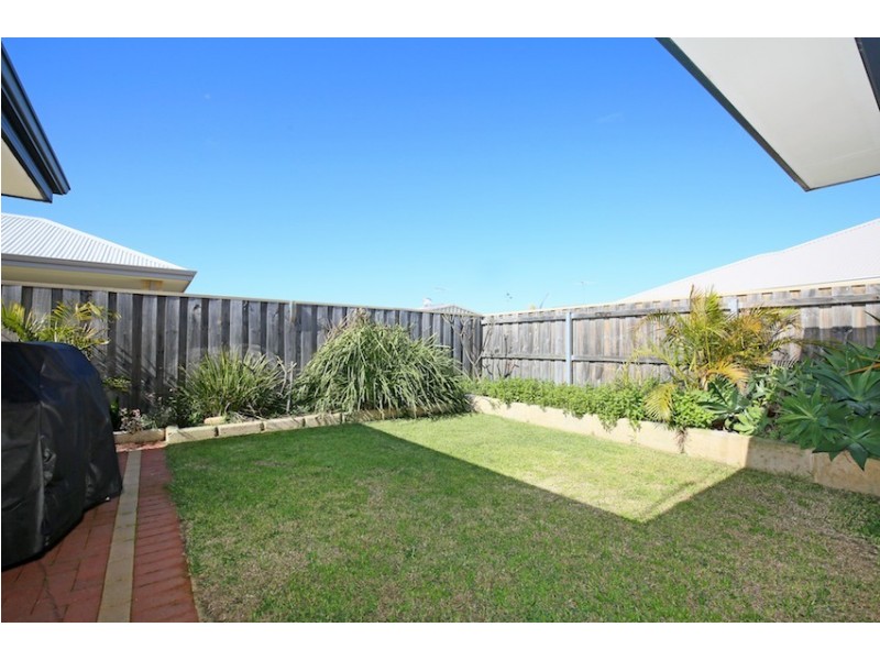 11 Orania Pass, Halls Head WA 6210