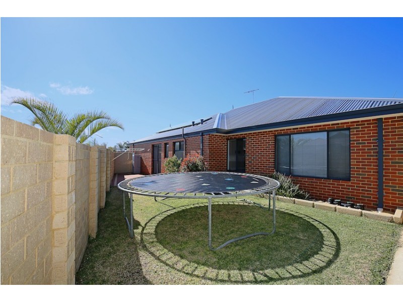 11 Orania Pass, Halls Head WA 6210