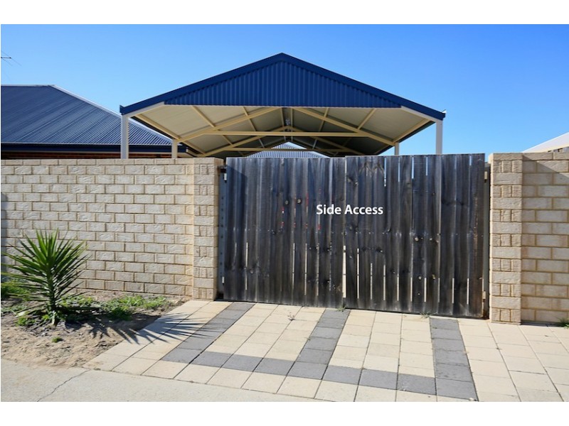 11 Orania Pass, Halls Head WA 6210