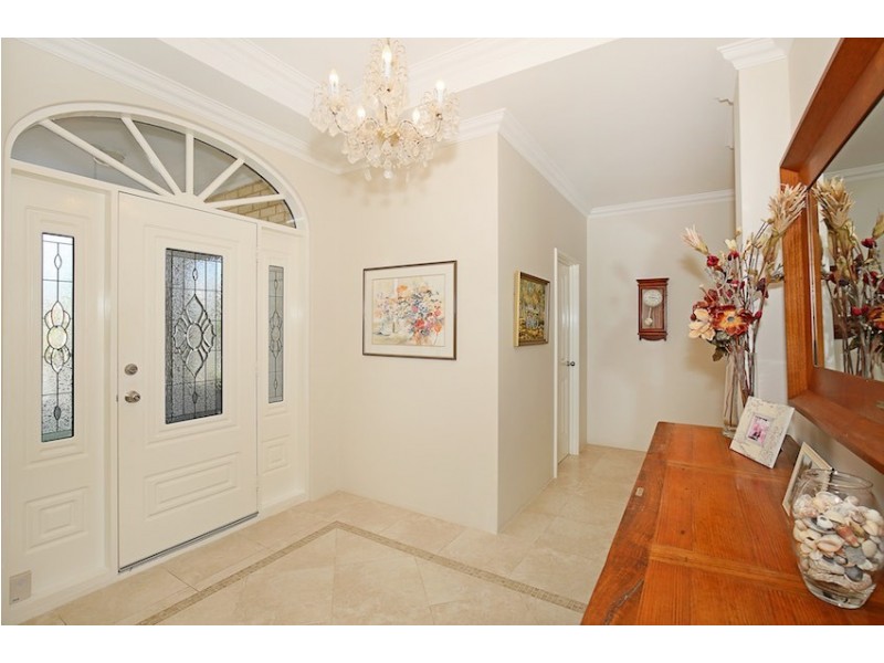 8 Asper Way, Halls Head WA 6210