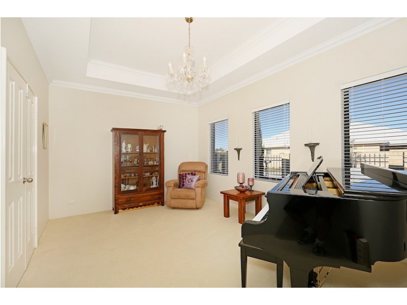 8 Asper Way, Halls Head WA 6210