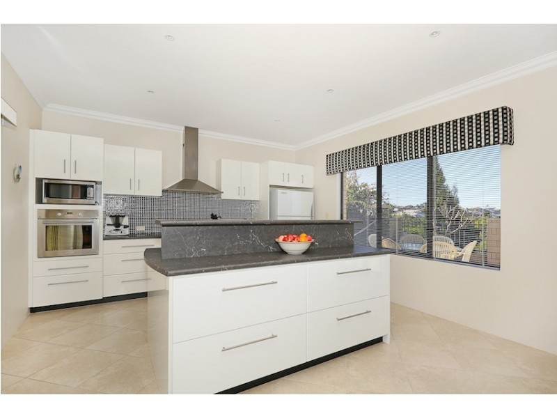 8 Asper Way, Halls Head WA 6210