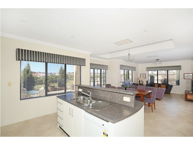 8 Asper Way, Halls Head WA 6210