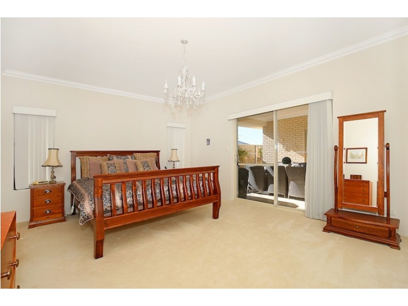 8 Asper Way, Halls Head WA 6210