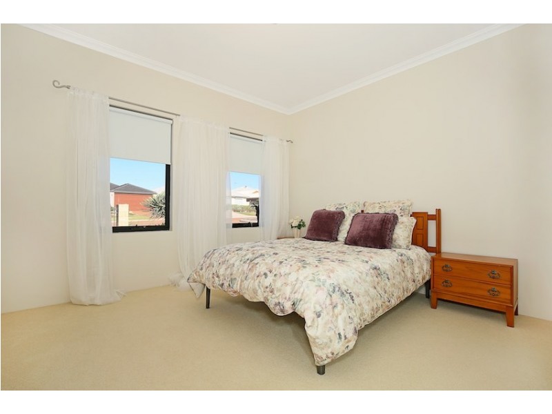 8 Asper Way, Halls Head WA 6210