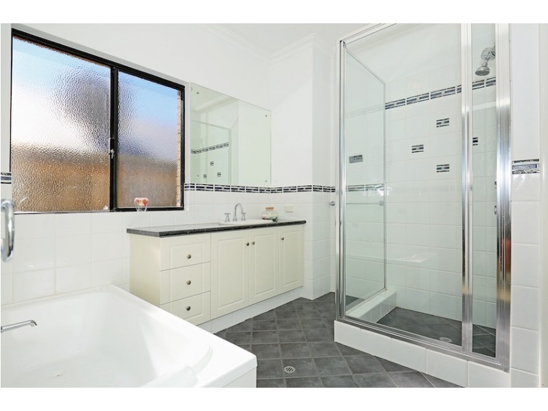 8 Asper Way, Halls Head WA 6210