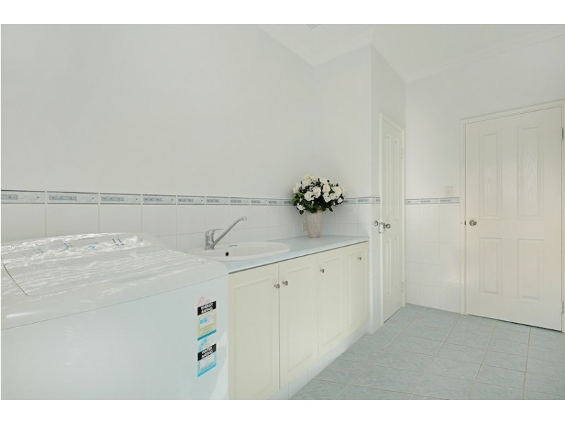 8 Asper Way, Halls Head WA 6210