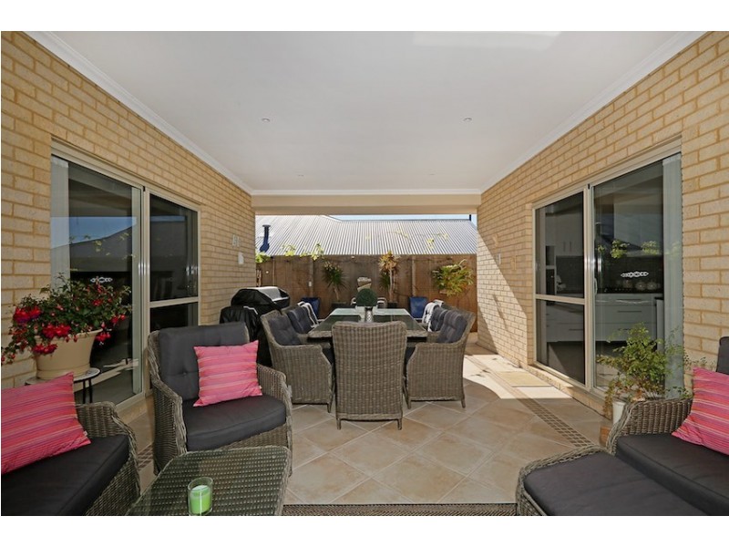 8 Asper Way, Halls Head WA 6210