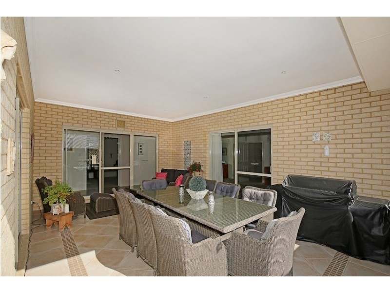 8 Asper Way, Halls Head WA 6210