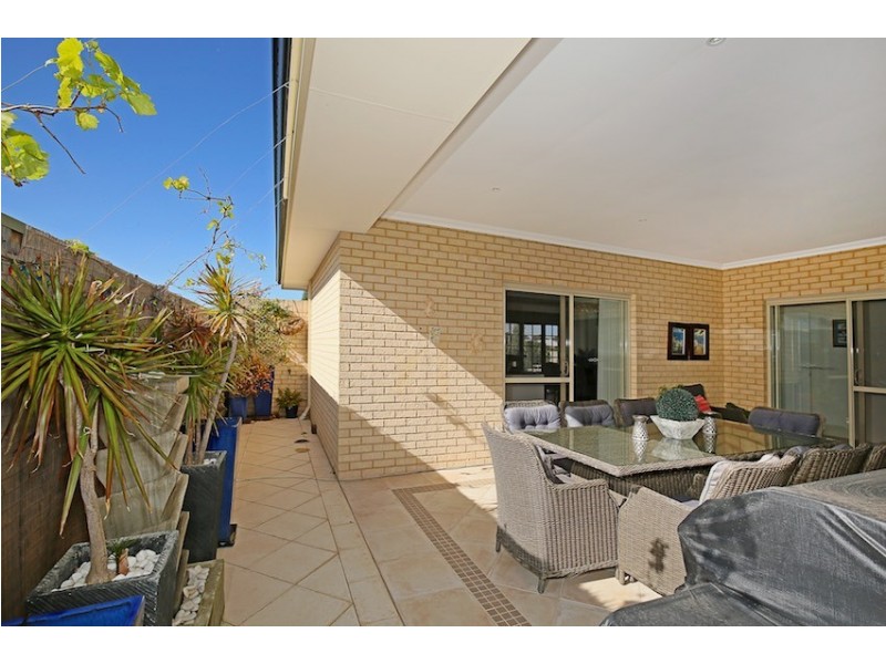 8 Asper Way, Halls Head WA 6210
