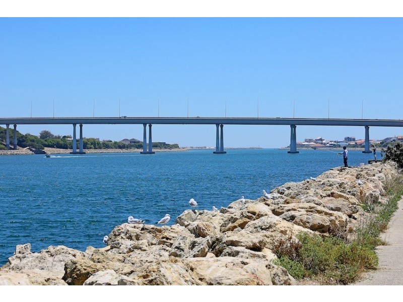 4 Linley Road, Wannanup WA 6210