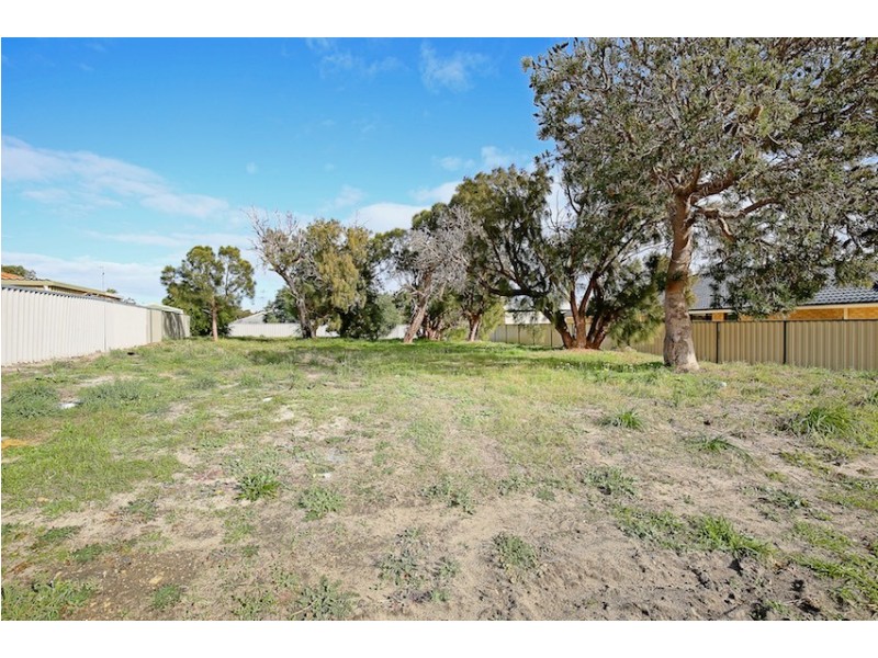 2 Elderberry Cir, Halls Head WA 6210