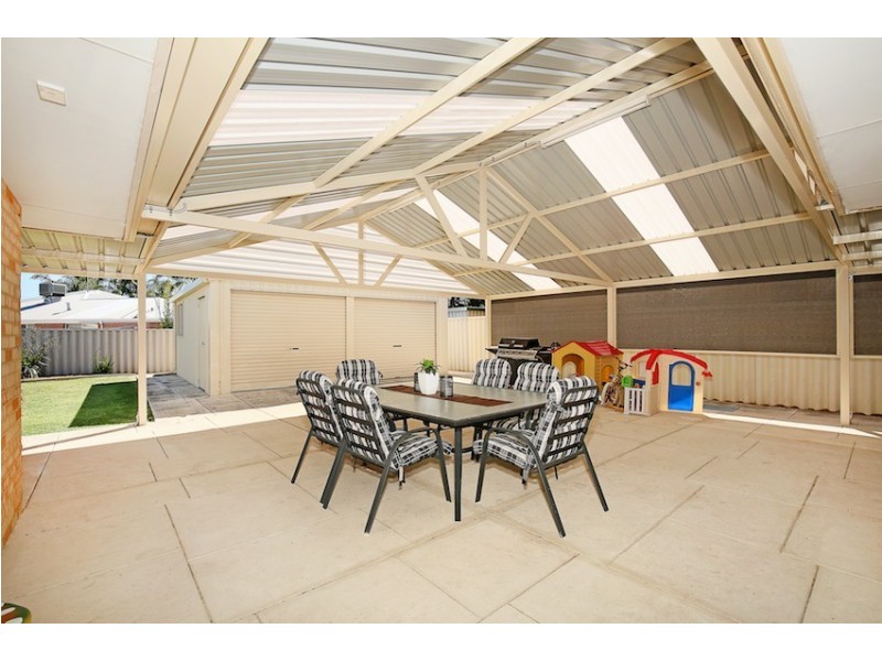 6 Oakmont Avenue, Meadow Springs WA 6210