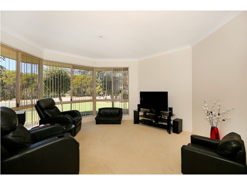 6 Oakmont Avenue, Meadow Springs WA 6210