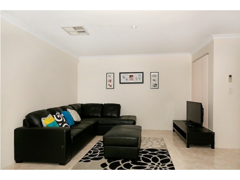 6 Oakmont Avenue, Meadow Springs WA 6210