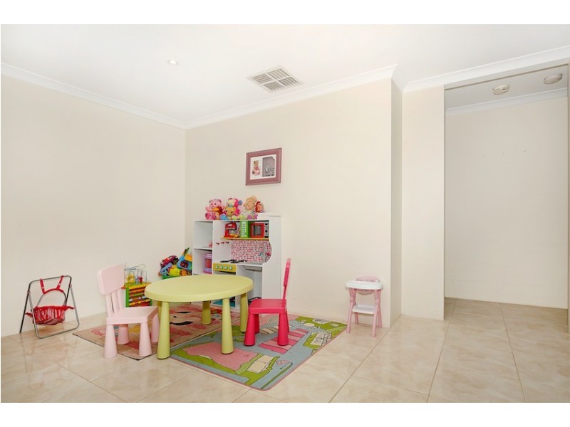 6 Oakmont Avenue, Meadow Springs WA 6210