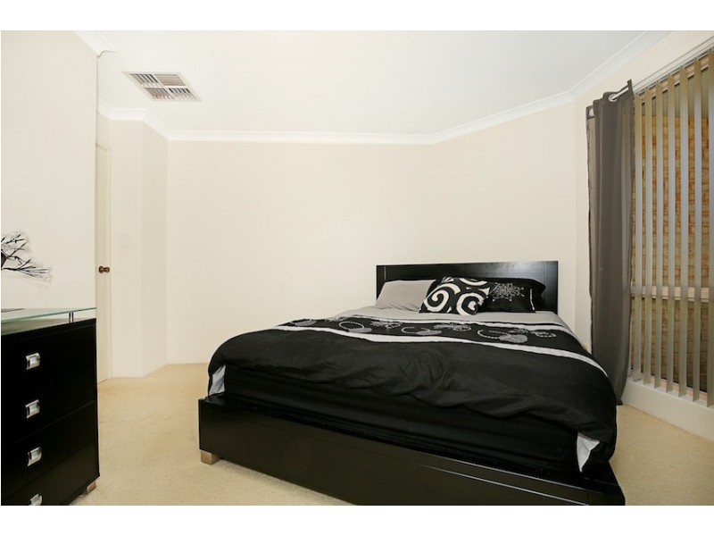 6 Oakmont Avenue, Meadow Springs WA 6210