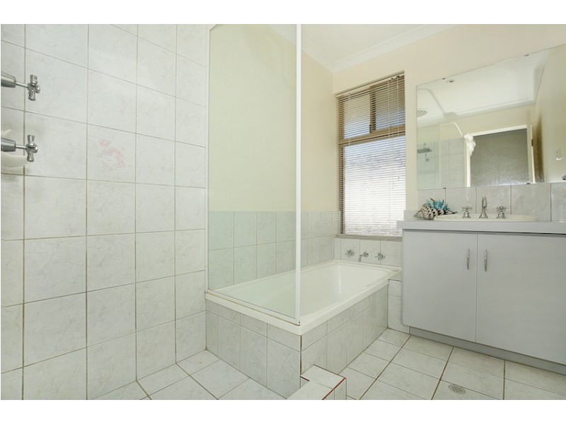 6 Oakmont Avenue, Meadow Springs WA 6210