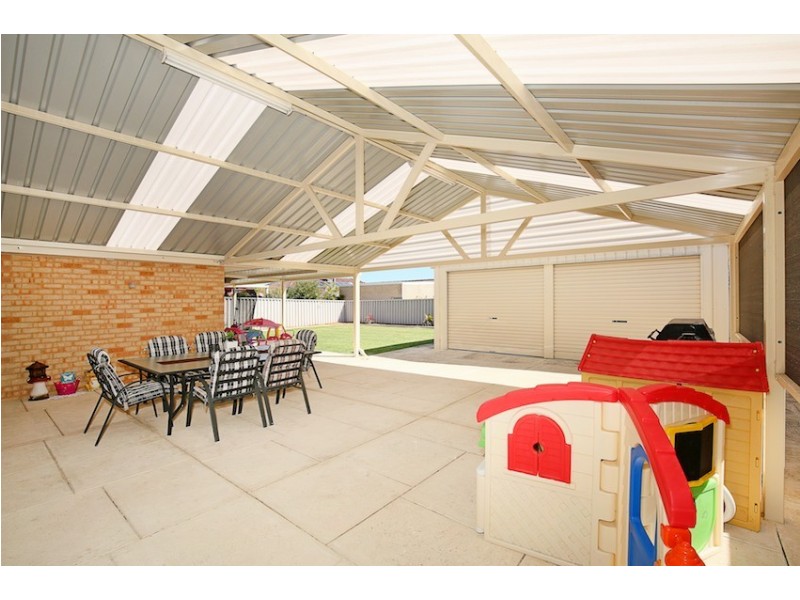 6 Oakmont Avenue, Meadow Springs WA 6210