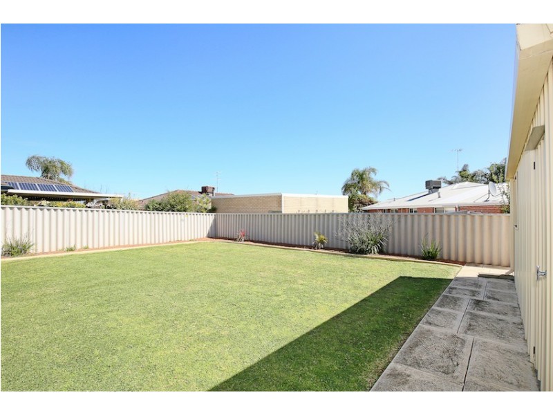 6 Oakmont Avenue, Meadow Springs WA 6210