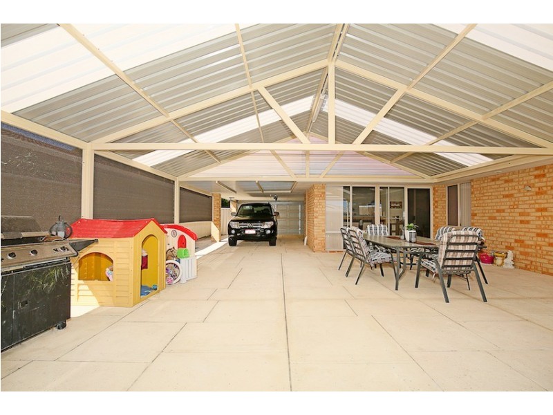 6 Oakmont Avenue, Meadow Springs WA 6210