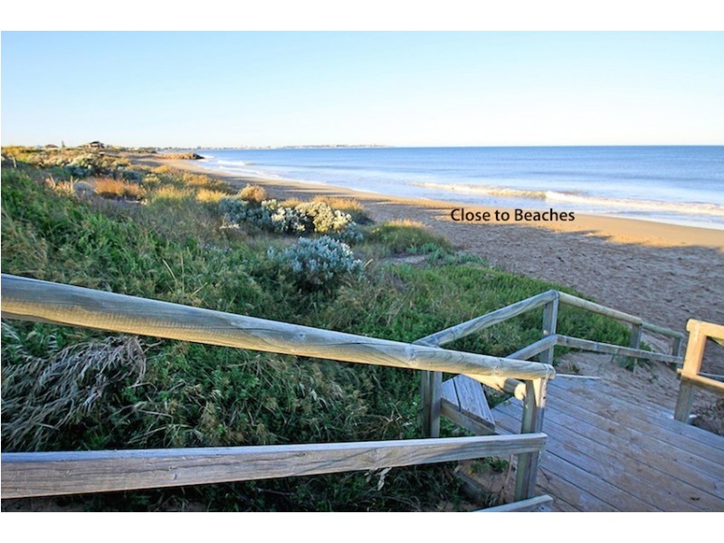 6 Oakmont Avenue, Meadow Springs WA 6210