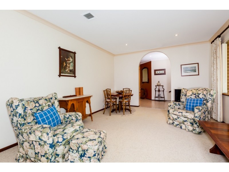 27 Nutbush Avenue, Falcon WA 6210