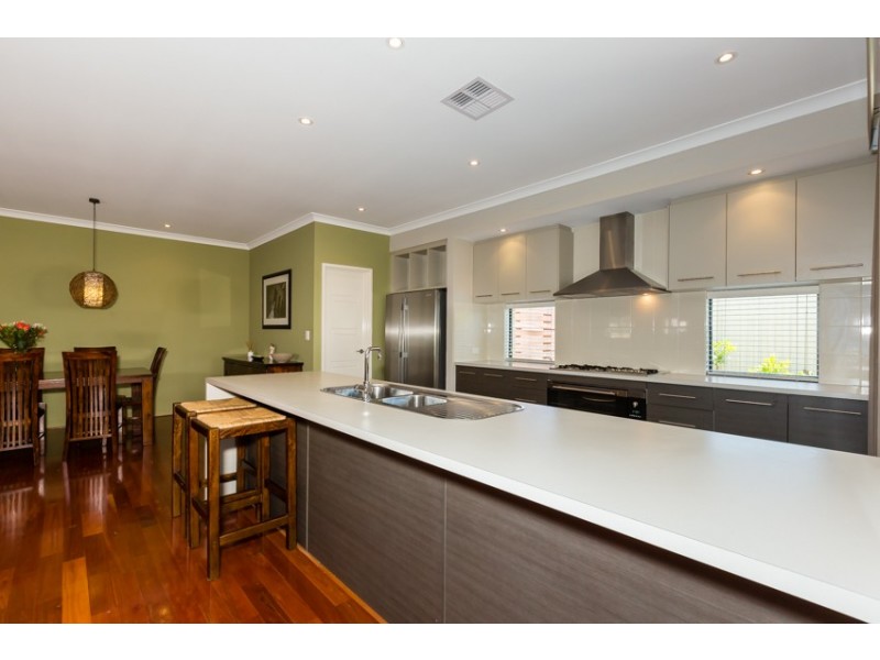 13 Currancy Lass Rise, Madora Bay WA 6210