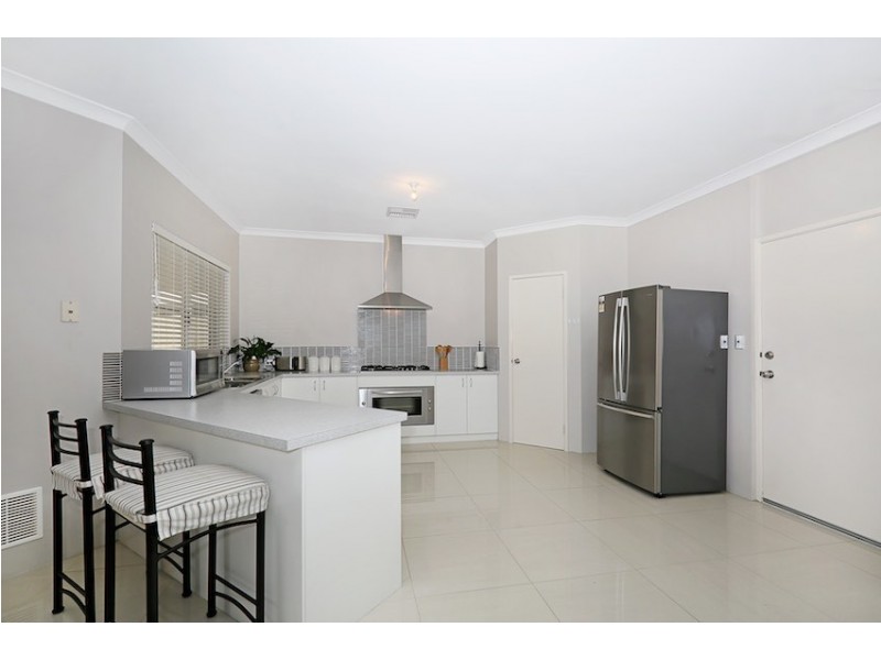 103 Lake Valley Drive, Lakelands WA 6180