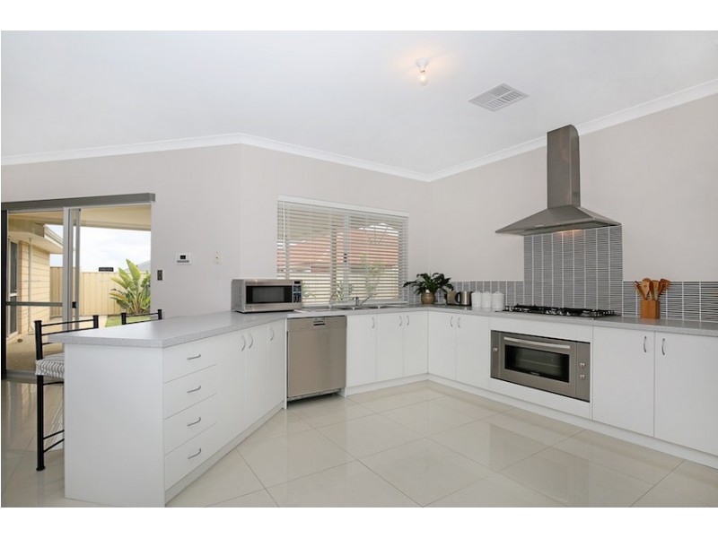 103 Lake Valley Drive, Lakelands WA 6180