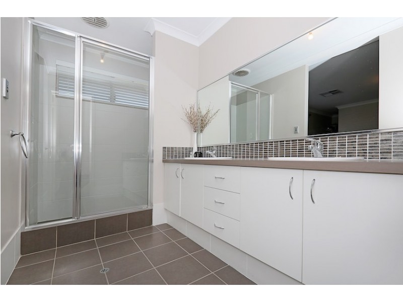 103 Lake Valley Drive, Lakelands WA 6180