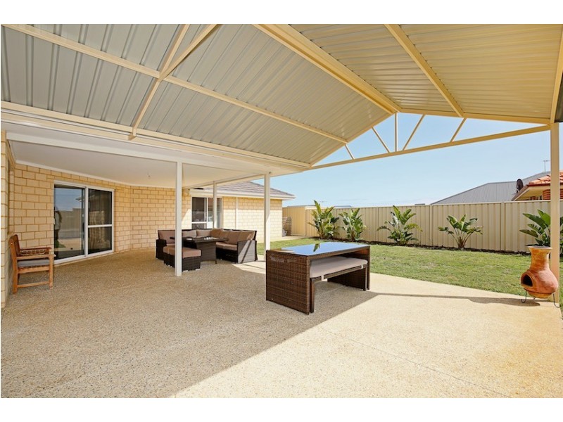 103 Lake Valley Drive, Lakelands WA 6180