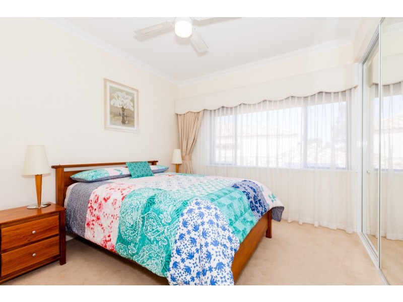 14 Syrenka Turn, Halls Head WA 6210