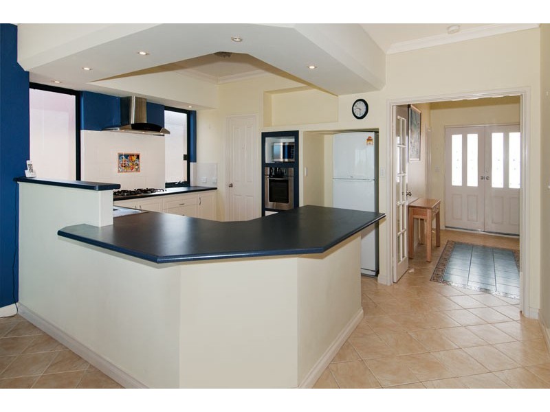 11 Sandy Cove, Halls Head WA 6210