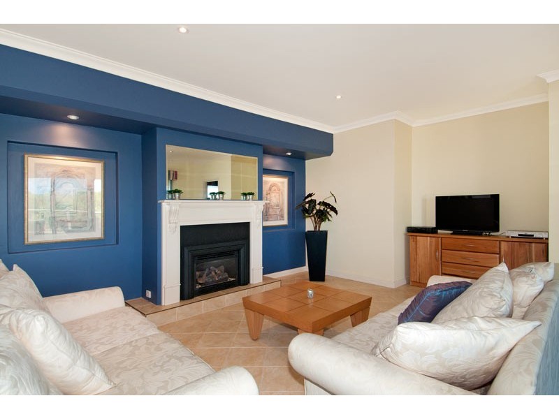 11 Sandy Cove, Halls Head WA 6210