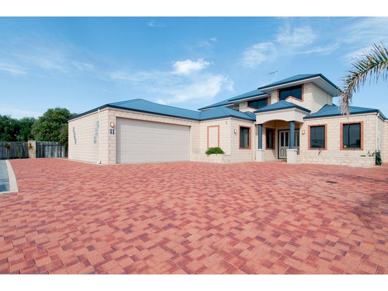 11 Sandy Cove, Halls Head WA 6210