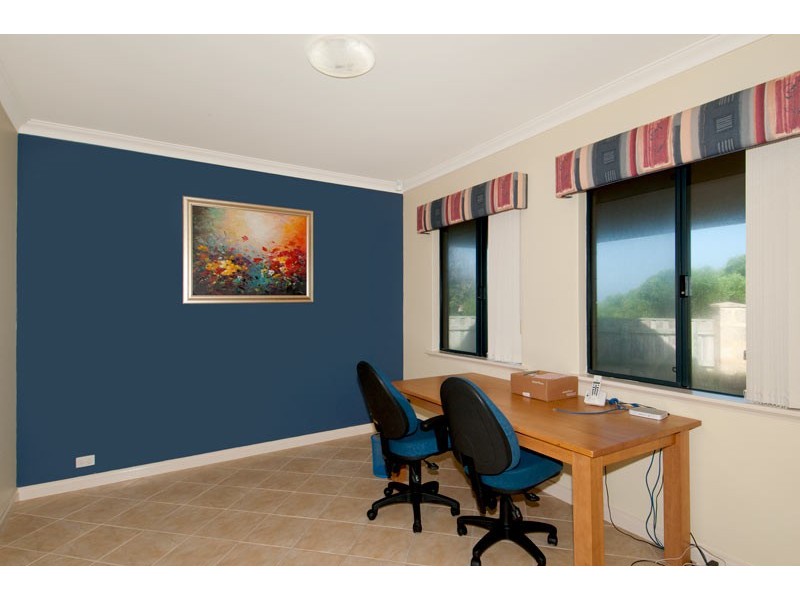 11 Sandy Cove, Halls Head WA 6210