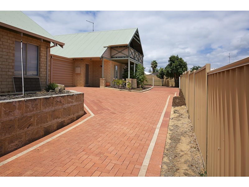 4B Magnolia Rise, Halls Head WA 6210