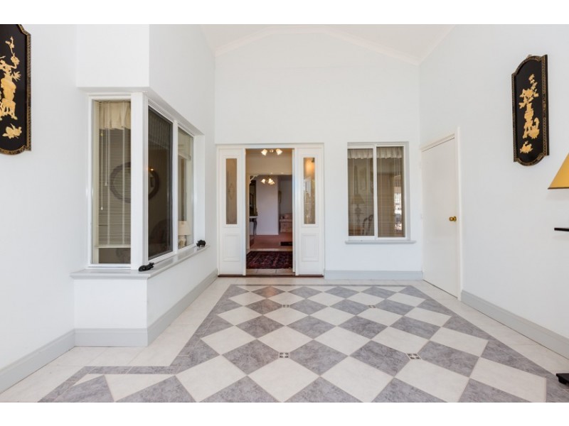 16 Fortescue Court, Dudley Park WA 6210