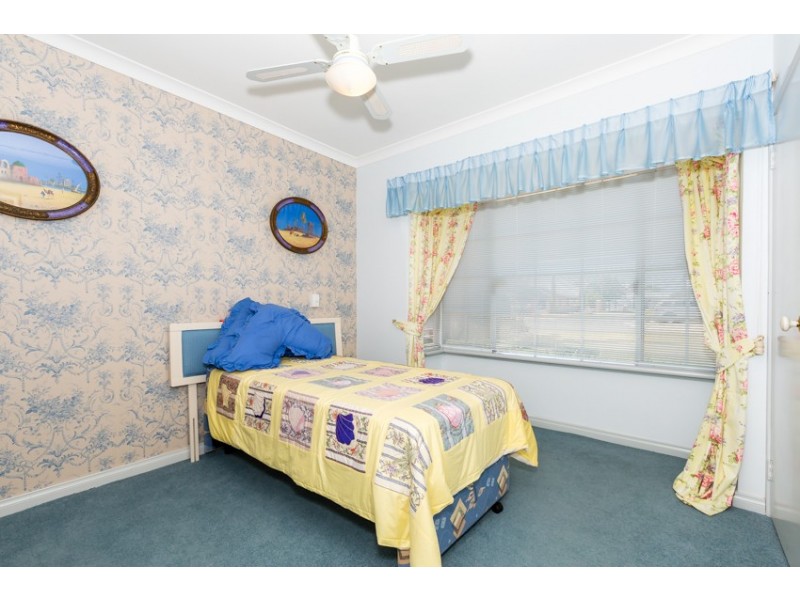 16 Fortescue Court, Dudley Park WA 6210