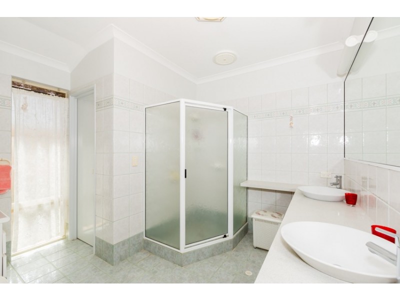 16 Fortescue Court, Dudley Park WA 6210