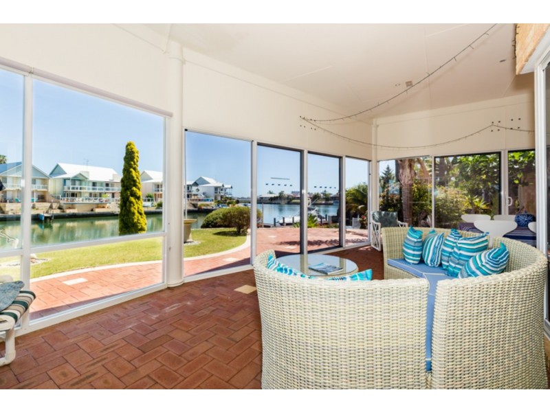 16 Fortescue Court, Dudley Park WA 6210