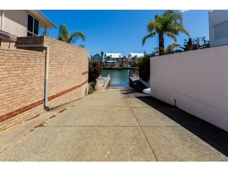 16 Fortescue Court, Dudley Park WA 6210