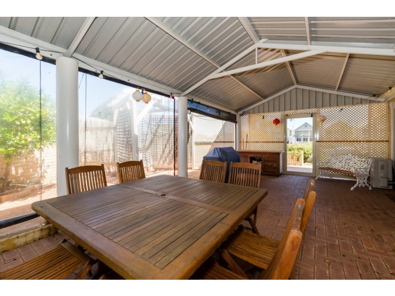 16 Fortescue Court, Dudley Park WA 6210