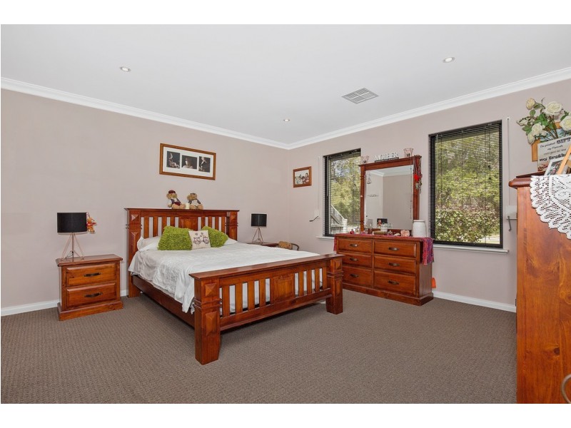 60 Chatsworth Drive, Erskine WA 6210